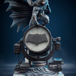 Zack Snyder's Justice League Deluxe Art Scale Statue 1/10 Batman on Batsignal Iron Studios UK justice league batman deluxe art scale statue iron studios UK