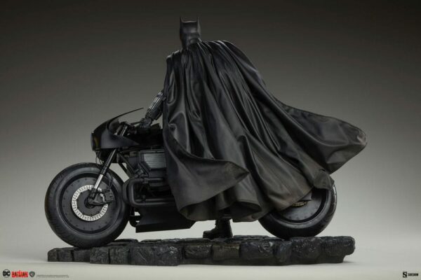 The Batman Premium Format Statue The Batman Sideshow Collectibles UK dc comics the batman statue sideshow collectibles UK Animetal